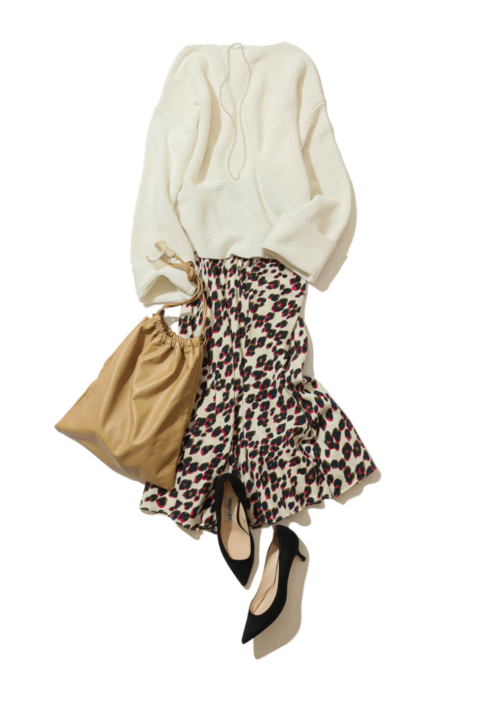 強めなレオパード柄スカートで 女っぽ白コーデに切れ味をプラス Baycrew S Store