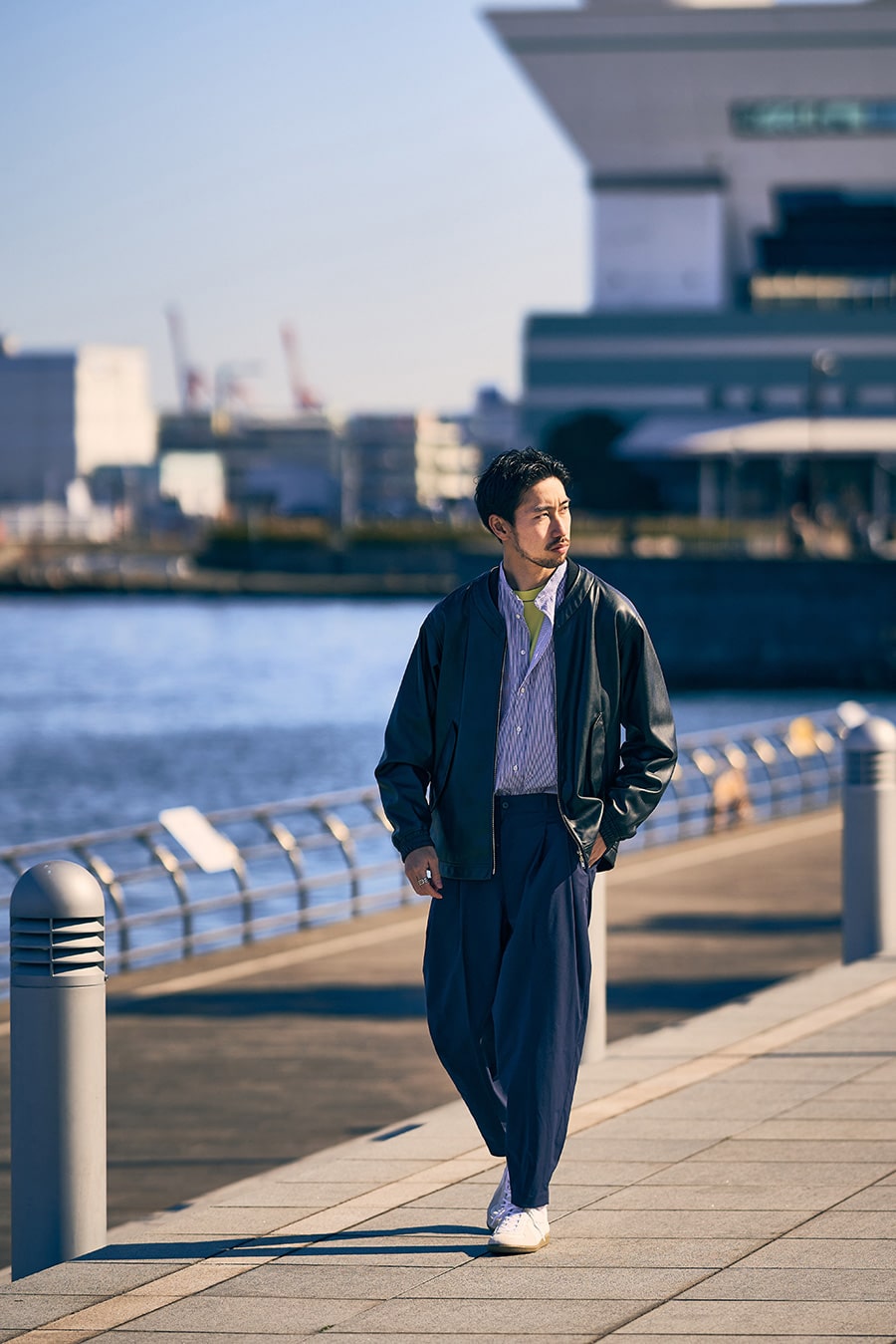 上品さ”と“知的さ”で着こなす！「35歳」からのレザー選び