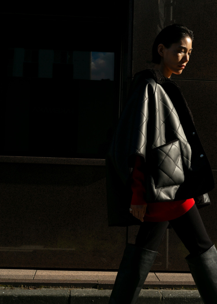 LYNESS SHORT CAPE