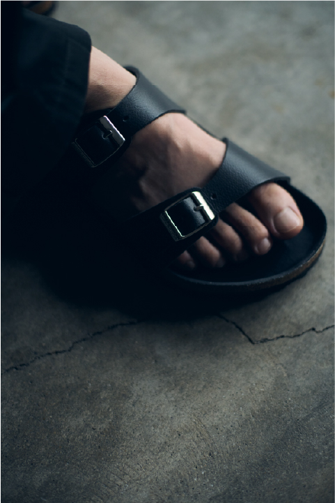 Les Foulées 10 footprints of BIRKENSTOCK for IÉNA & ÉDIFICE 宮下渉 (家具職⼈/「プライアル」デザイナー)
