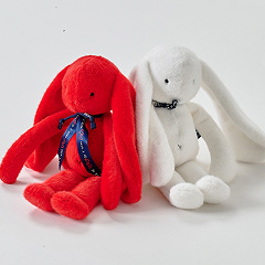 Red Stuffed Toy / White Stuffed Toy