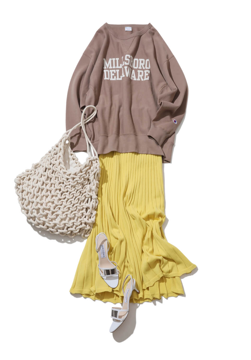 大人のスウェットコーデは 選ぶ色と合わせる小物がポイント Baycrew S Store